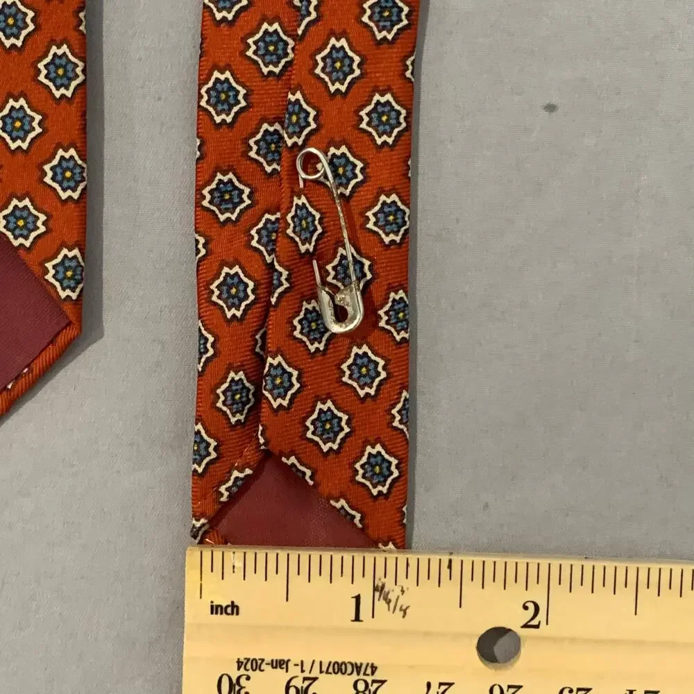 Vtg Gorsart Clothes New York 100% Silk Geometric Medallion Necktie Rust Orange